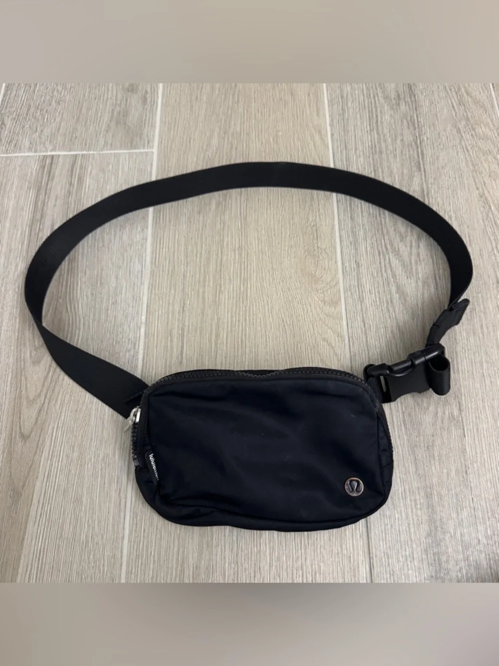 Lululemon Everywhere Belt Bag 1L 🖤 - Picture 2 of 7